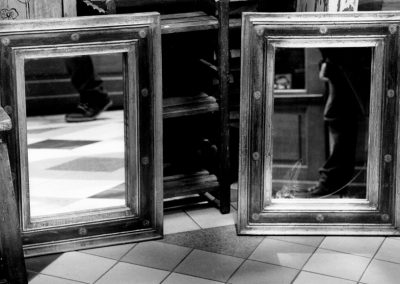 Two mirrors, two feet, Passage du Grand Cerf