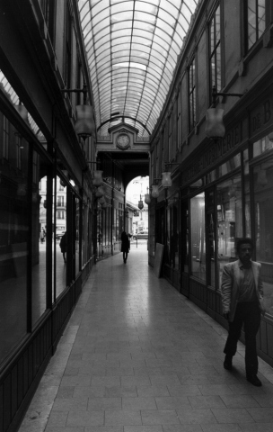 Passing Strangers, Passage Du Ponceau