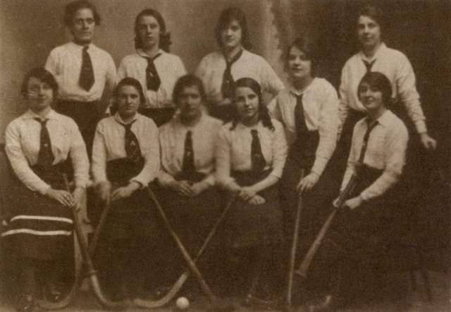 Van Dyke print: Hockey team 1910s